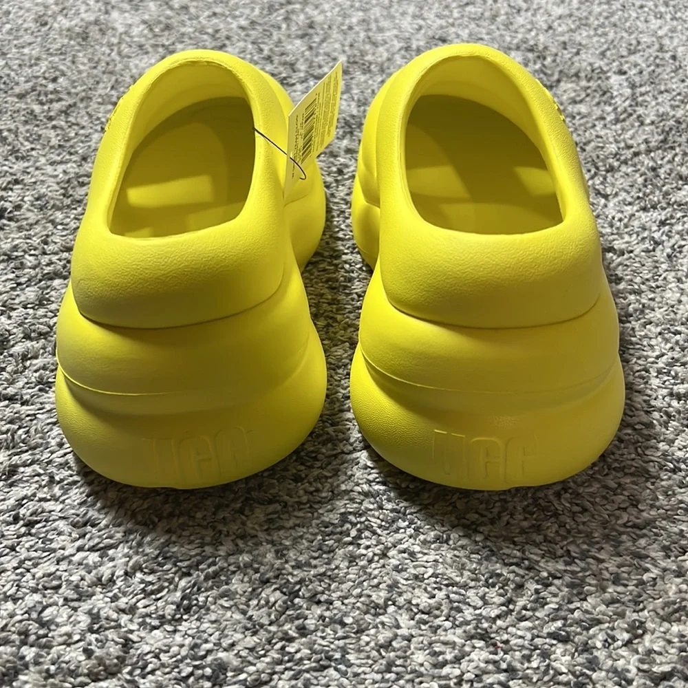 UGG Sport Yeah Clog. Excluded from deals/promotions - Picture 4 of 5